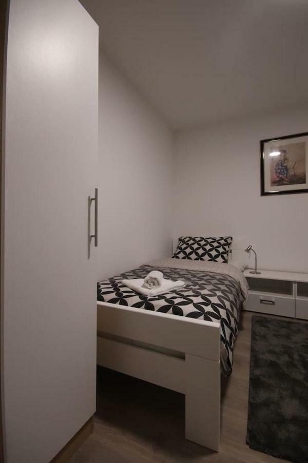 Apartman F&F Otočac Esterno foto