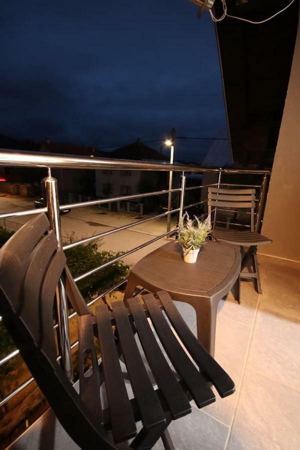 Apartman F&F Otočac Esterno foto