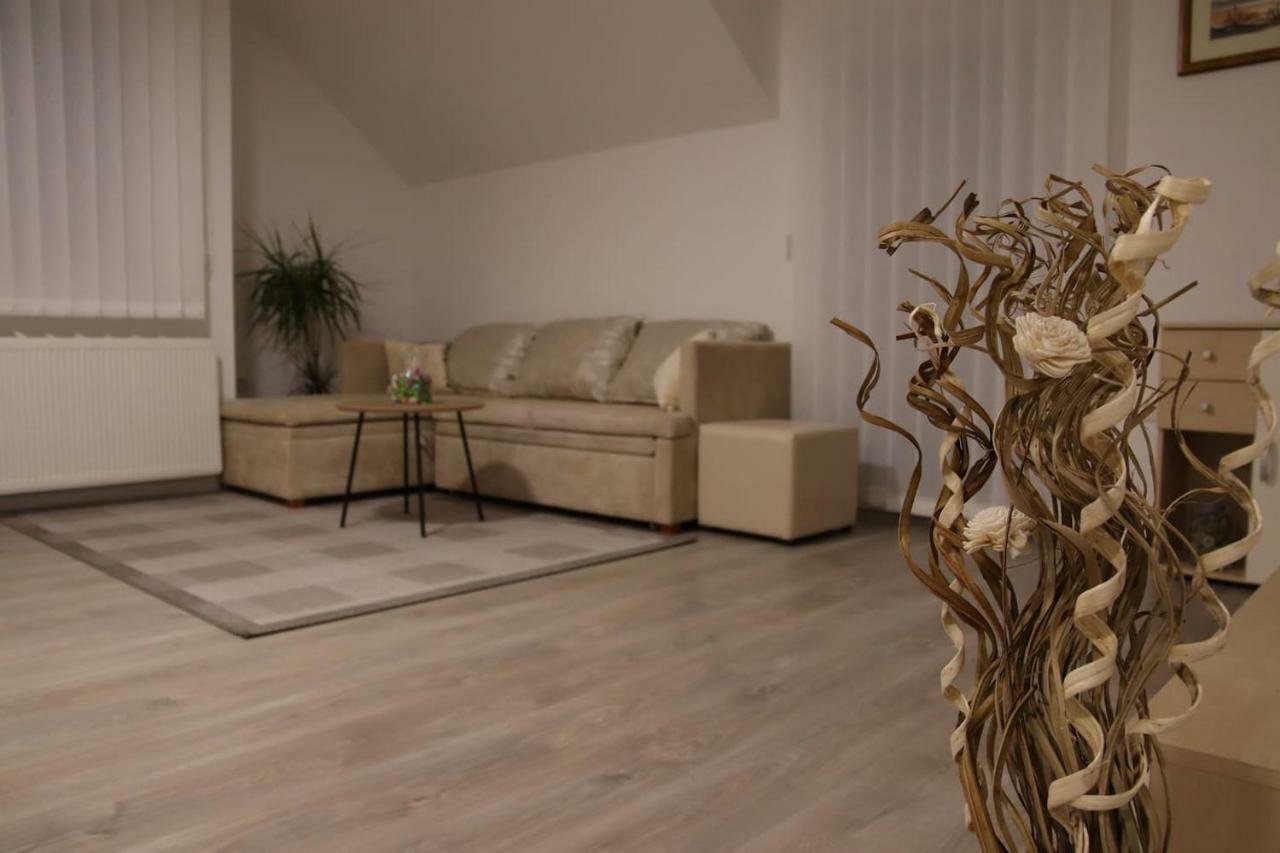Apartman F&F Otočac Esterno foto
