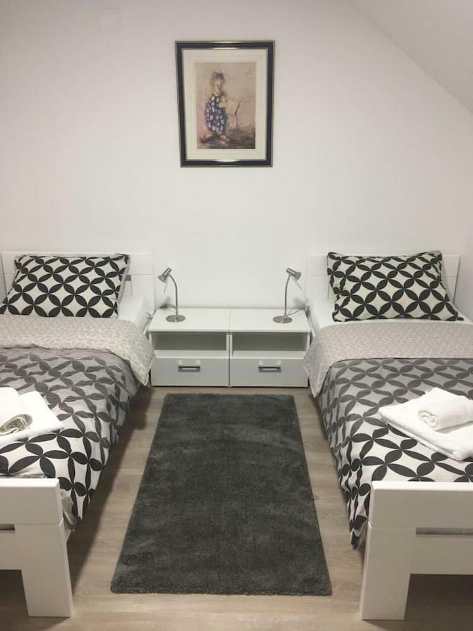 Apartman F&F Otočac Esterno foto