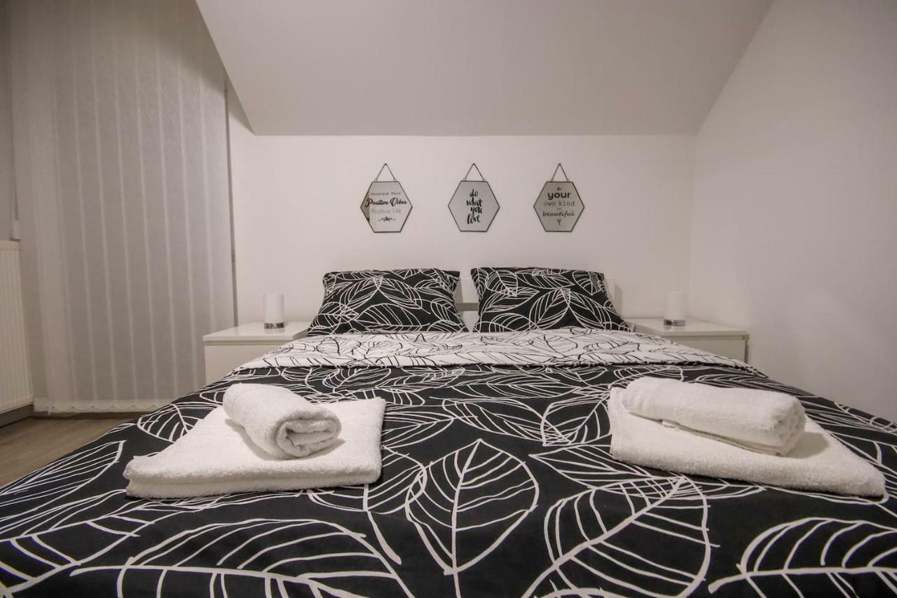 Apartman F&F Otočac Esterno foto