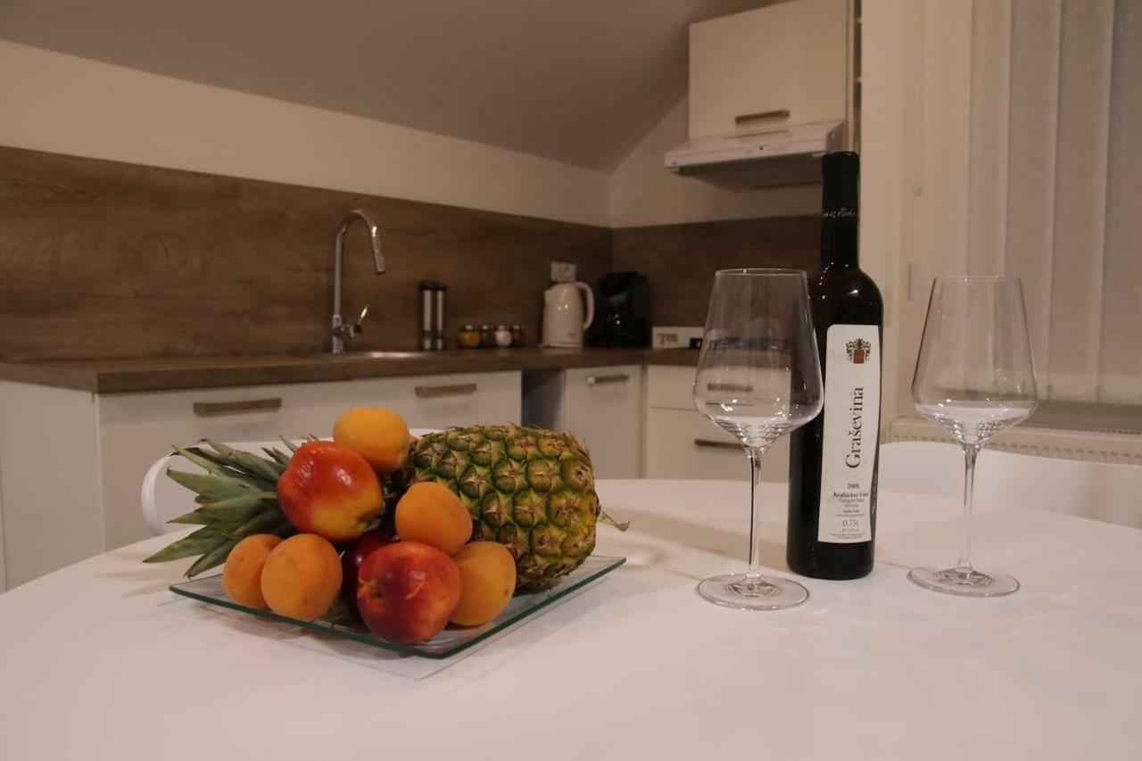 Apartman F&F Otočac Esterno foto
