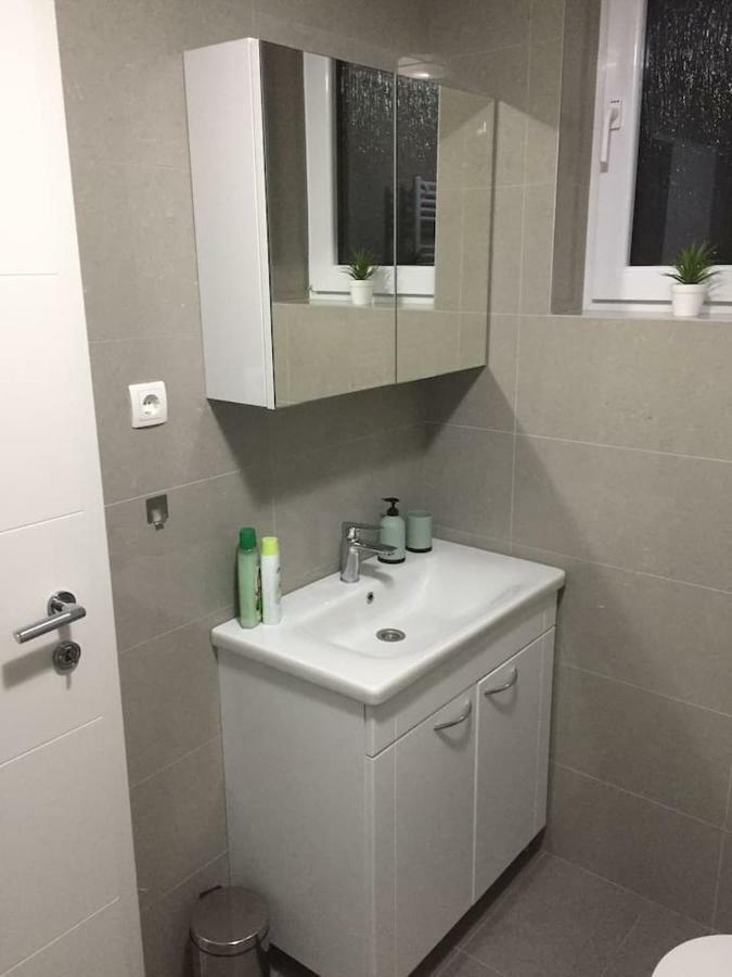 Apartman F&F Otočac Esterno foto