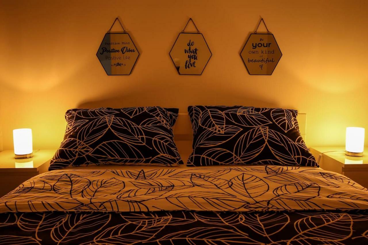 Apartman F&F Otočac Esterno foto